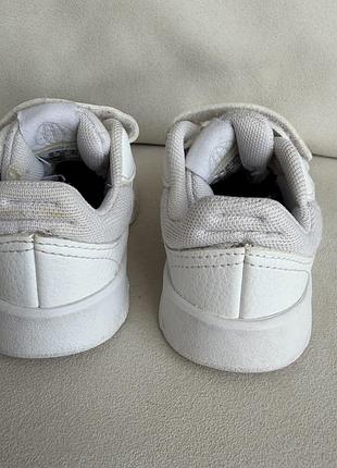 Білі дитячі кросівки adidas 20 розмір 4