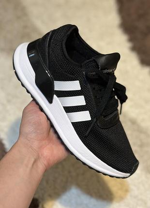 Оригінальні кросівки adidas 35 розмір (22см) ідеальний стан б/в
