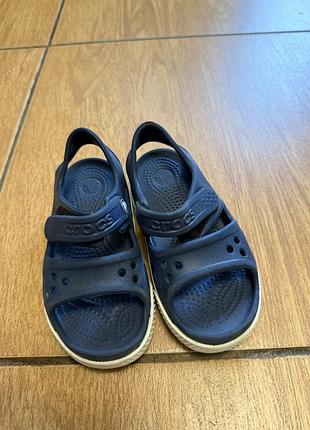 Босоніжки та сандалі для дітей crocs темно-сині c9