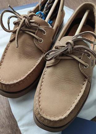 Лофери жіночі sperry aritzia