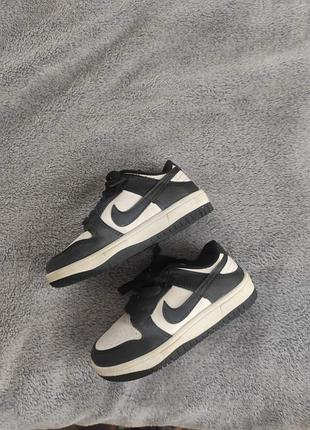 Кросівки nike dunk low чорно-білі, розмір 26