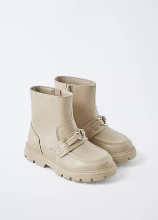 Дитячі бежеві черевики zara