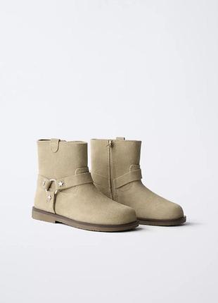 Бежеві замшеві черевики zara