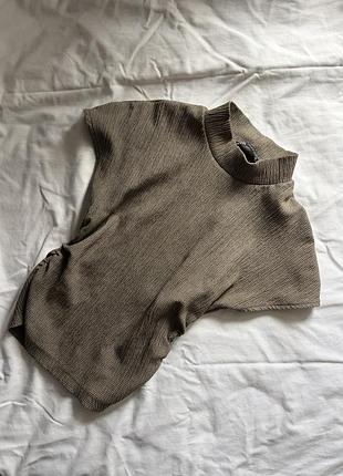 Топ з високим горлом zara