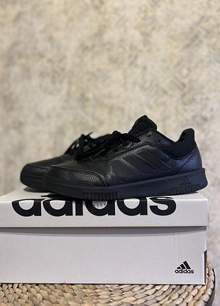 Кросівки унісекс adidas чорні 38 розмір