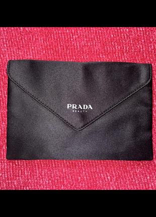 Чорна косметичка-конверт prada beauty