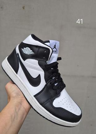 Кросівки унісекс nike air jordan 1 чорно-білі
