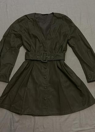 Коротка сукня жіноча zara оливкова з екошкіри