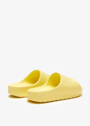 Lacoste croco serve slide 2.0: современное обновление знаменитых слайдов lacoste croco.розмір 46.