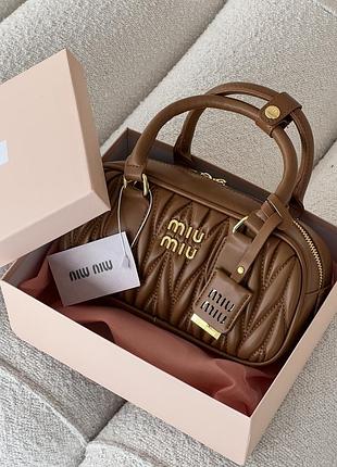 Жіноча сумка miu miu arcadie matelassé nappa leather bag premium коричневий є