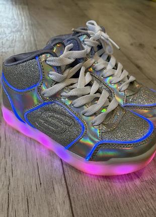 Кросівки для дівчаток skechers з підсвіткою, сріблясті