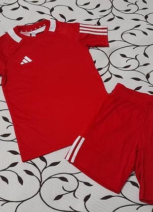 Костюм спортивный на мальчика 9-10 лет, фирмы adidas