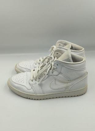 Оригінальні шкіряні чоловічі кросівки nike air jordan 1 mid triple white (43 розмір / устілка 27.5 см)