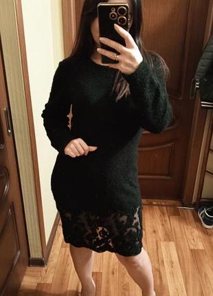 Чорна сукня -светр з об'ємним вибитим мереживом мо низу