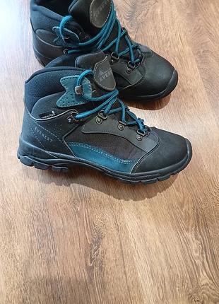 Продам детские ботинки бренда everest 4
