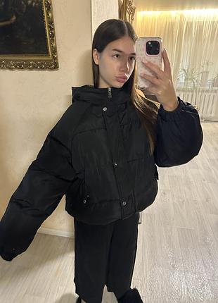 Пуховик жіночий чорний зимовий на резинці