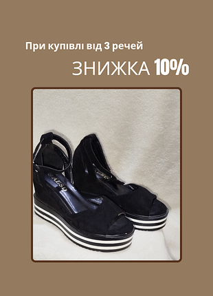 Жіночі босоніжки чорно-білі
