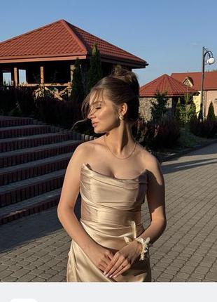Вечірня сукня жіноча золотисто-бежева