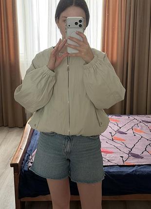 Куртка жіноча бомбер бежева 2
