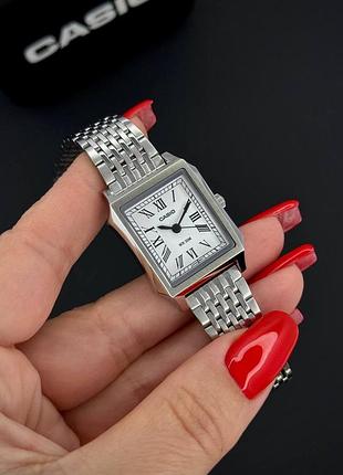 Жіночий годинник casio ltp-b190d-7b з білим циферблатом та сталевим браслетом