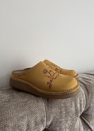 Шкіряні шльопки від kickers