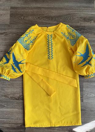 Вишиванка для дівчинки жовта з синьо-зеленим орнаментом, розмір 134