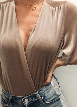 Элегантное бархатное боди бежевого цвета размер м zara