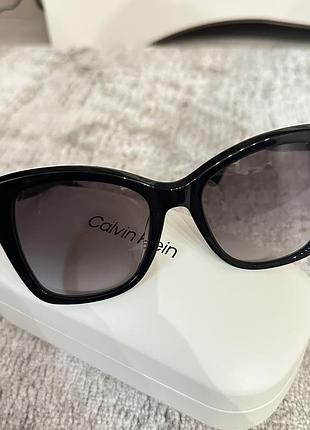 Сонцезахисні окуляри жіночі calvin klein чорні