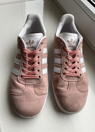 Кросівки жіночі adidas gazelle рожеві, довжина устілки 24 см, замша