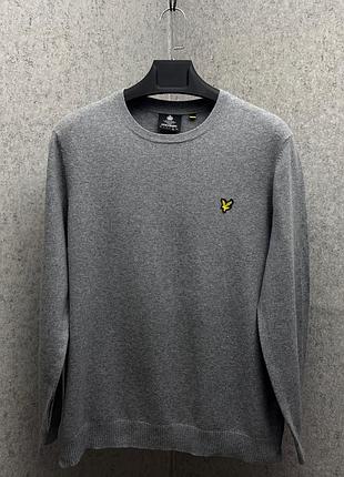 Чоловічий сірий светр від бренду lyle&scott