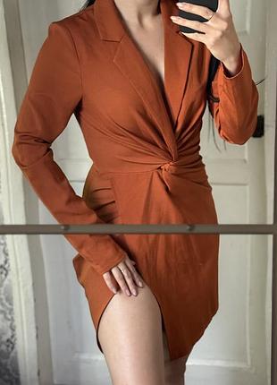 Гарненька жіноча осіння сукня від prettylittlething, s