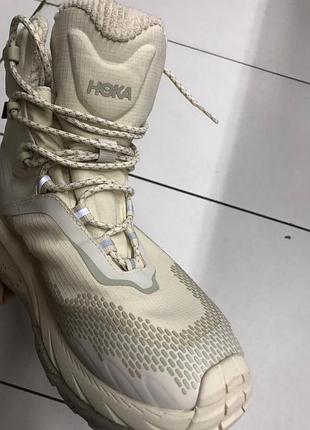 Жіночі зимові трекінгові черевики hoka one one kaha 2 frost gtx у забарвленні oat milk/sesame (вівсяне молоко / кунжут).розмір: 41 1/3матеріал: нубук