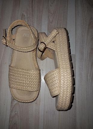 Босоножки на платформе zara 5