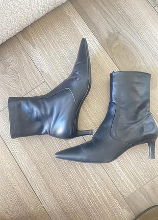 Жіночі черевики zara чорні шкіряні
