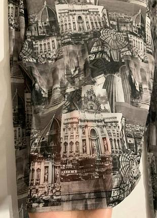 Кофтинка-топ в сеточку с архитектурным принтом urban outfitters