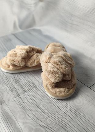 Капці жіночі, бежеві, довжина устілки 23 см, хутро