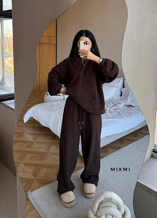 Костюм жіночий