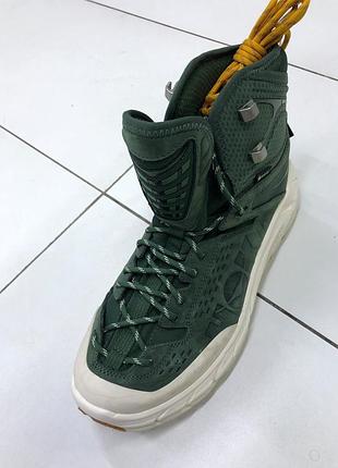 Високі трекінгові черевики hoka tor ultra hi gore-tex у забарвленні mountain view / eggnog.розмір:42. 2/3матеріал:замш