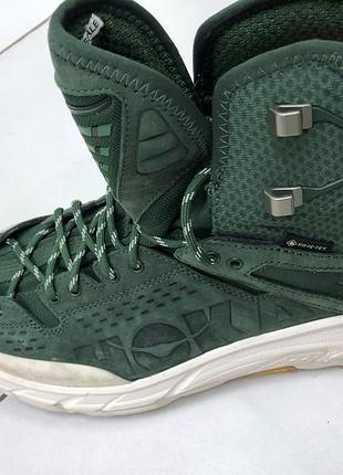Високі трекінгові черевики hoka tor ultra hi gore-tex у забарвленні mountain view / eggnog.розмір:42. 2/3матеріал:замш