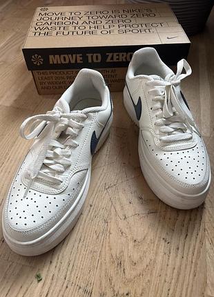 Кросівки жіночі nike білі