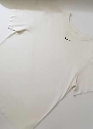 Футболка nike с вышитым лого по центру