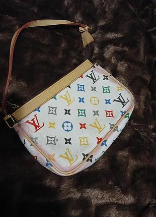 Цена только сегодняшыкарная винтажная сумочка известного бренда. фурнитура вся брендированная. монограмма