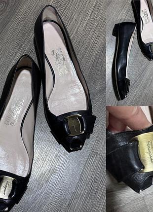 Шкіряні туфті ferragamo