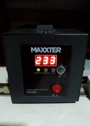 Стабилизатор напряжения maxxter 500ba 
в отличном состоянии