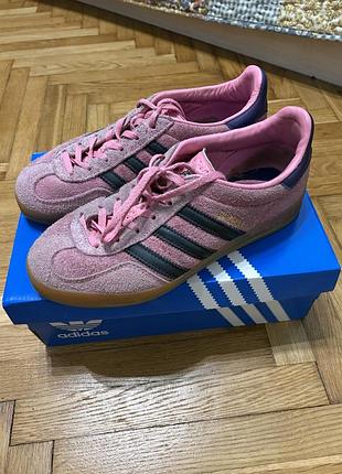 Кеди adidas gazelle indoor w рожеві жіночі 38 розміру. замша, стан хороший. супер зручні