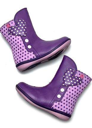 Демисезонные ботинки для девочки agatha ruiz de la prada р 25. кожаные детские сапоги с сердцем в горошек