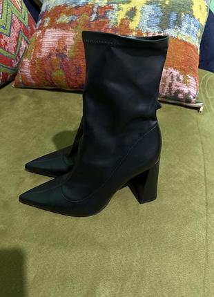 Ботільйони ботинки zara