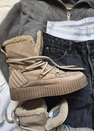 Бежевые кожаные ботинки tommy hilfiger с мягкой меховой подкладкой и массивной рифленой подошвой угги женские