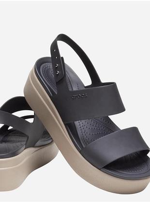 Сандалі жіночі  crocs women's brooklyn low wedge розмір w10 устілка на ногу 25,5 см