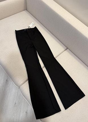 Розкішні брюки кльош zara xs чорні